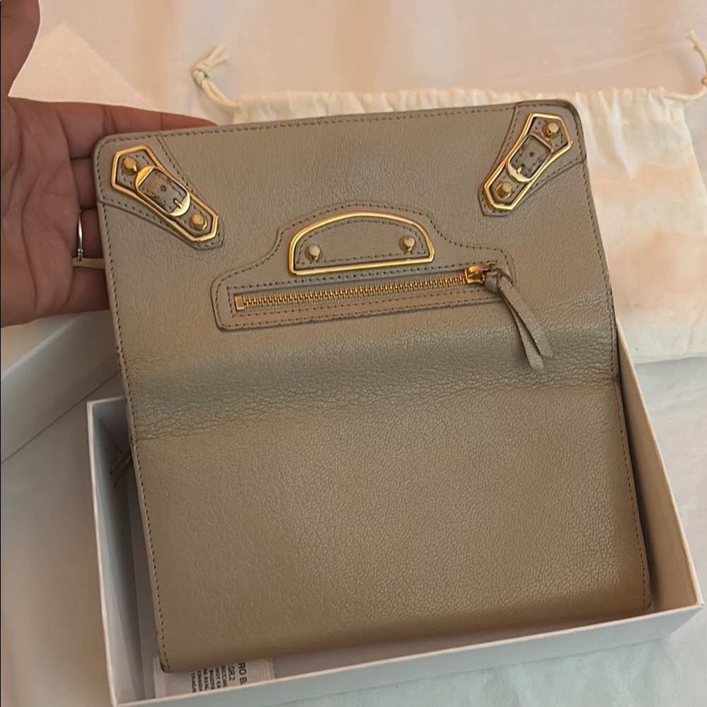 Balenciaga Beige Leather Wallet - Picture 10 of 11
